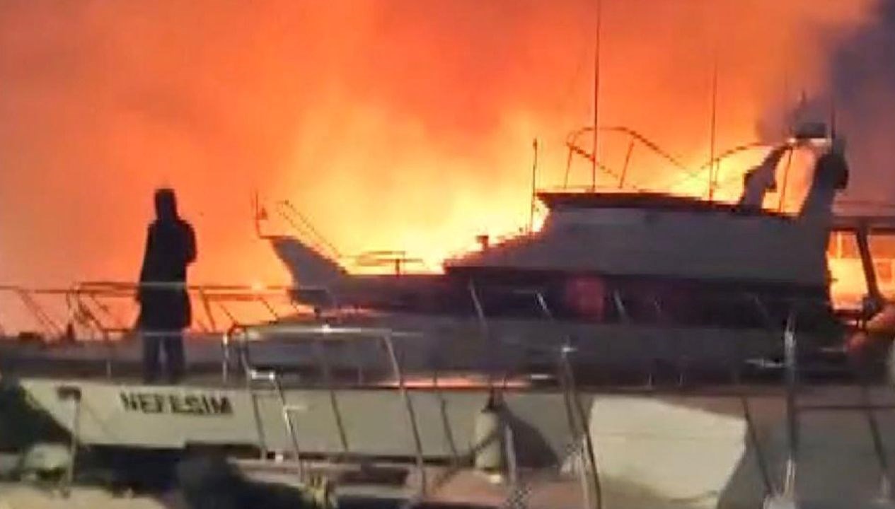 Haliç’te tekne yangını: İki tekne kullanılamaz hale geldi