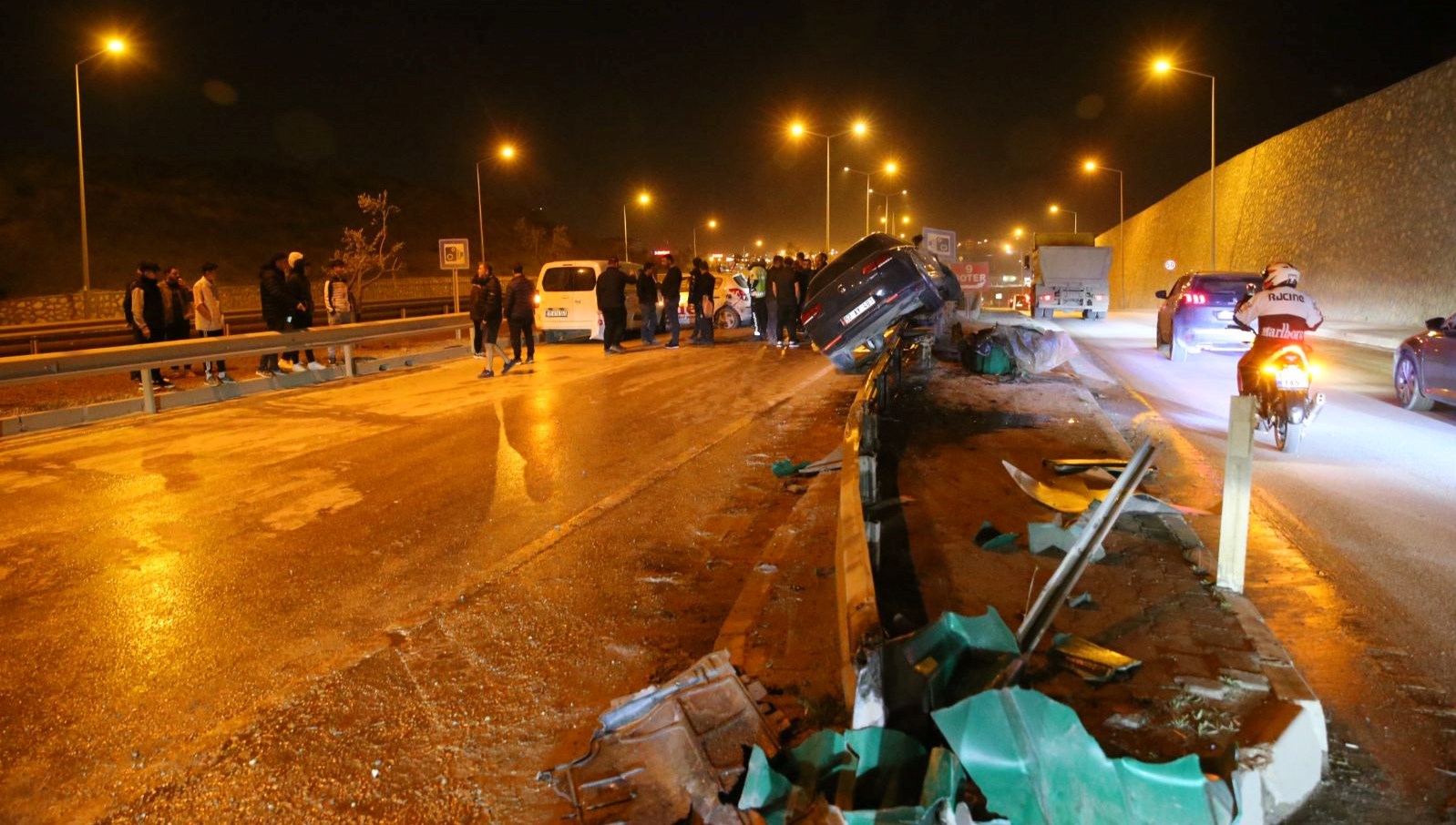 Hatay’da zincirleme traifk kazası: Üç araç birbirine girdi