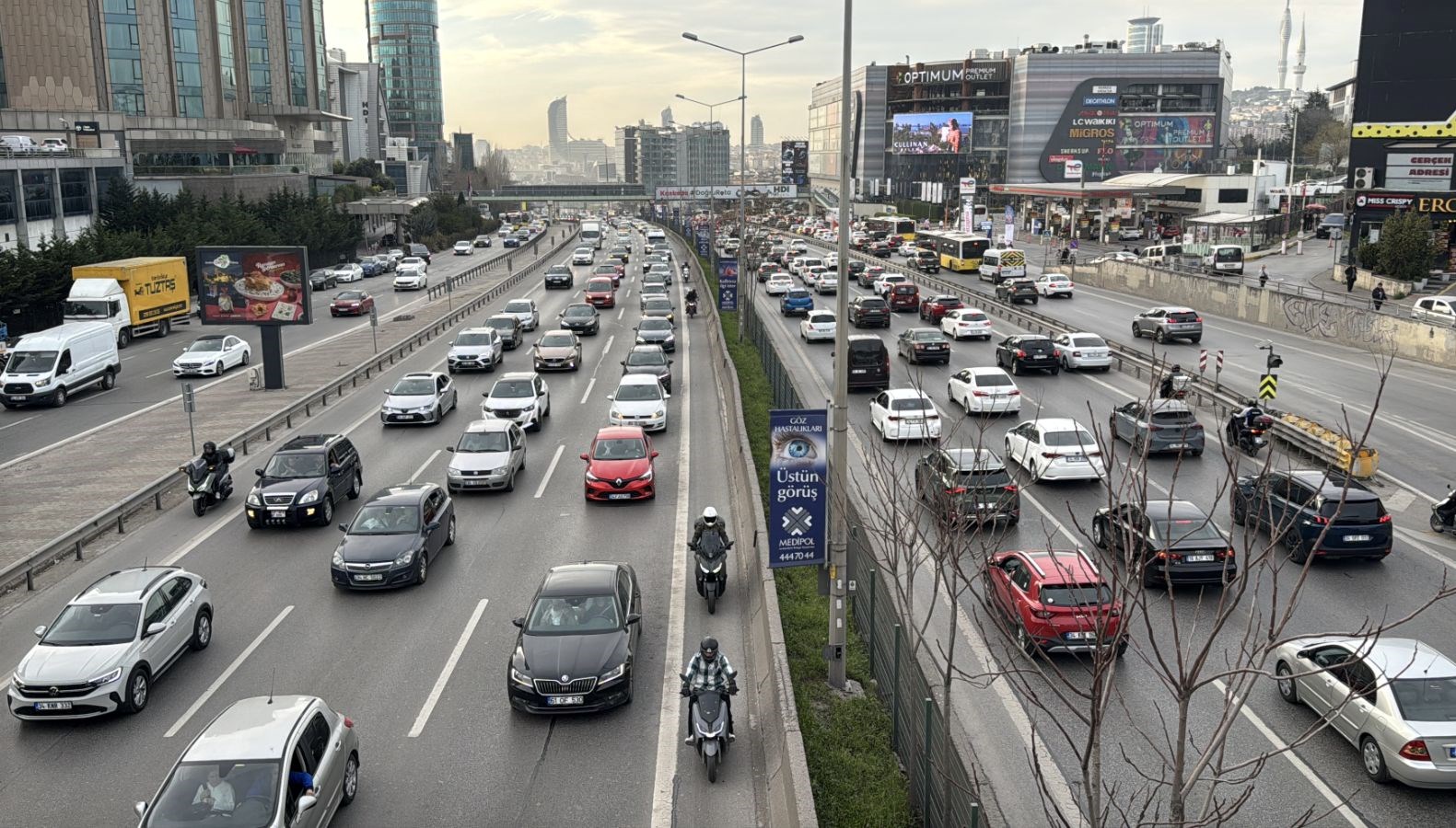 İstanbul’da hafta sonunda ağır trafik