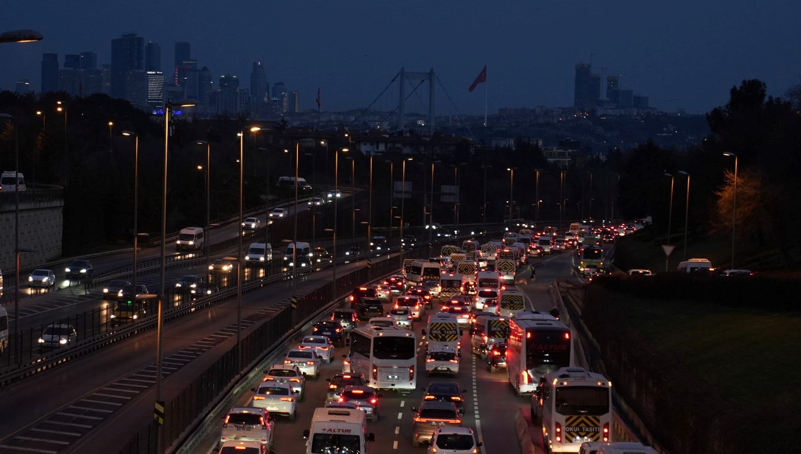 İstanbul’da pazartesi trafiği: Köprülerde yoğunluk var