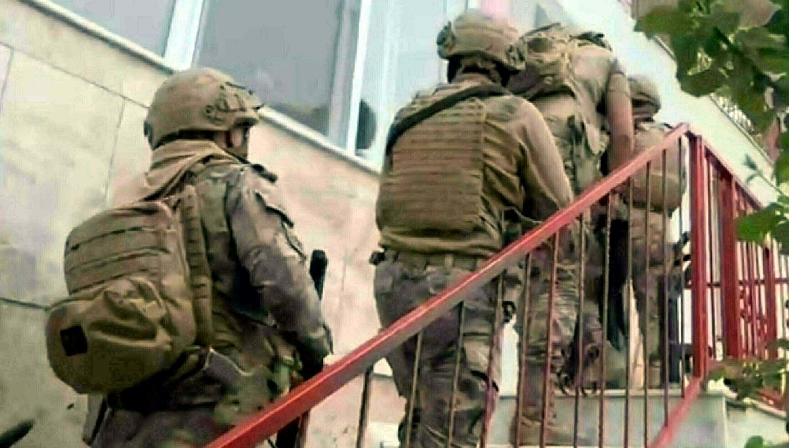 İzmir’de FETÖ/PDY’ye operasyon: 9 gözaltı