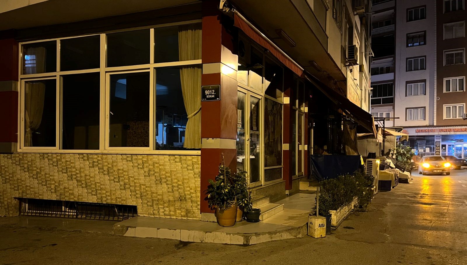 İzmir’de kahvehaneye silahlı atakta bir kişi öldü