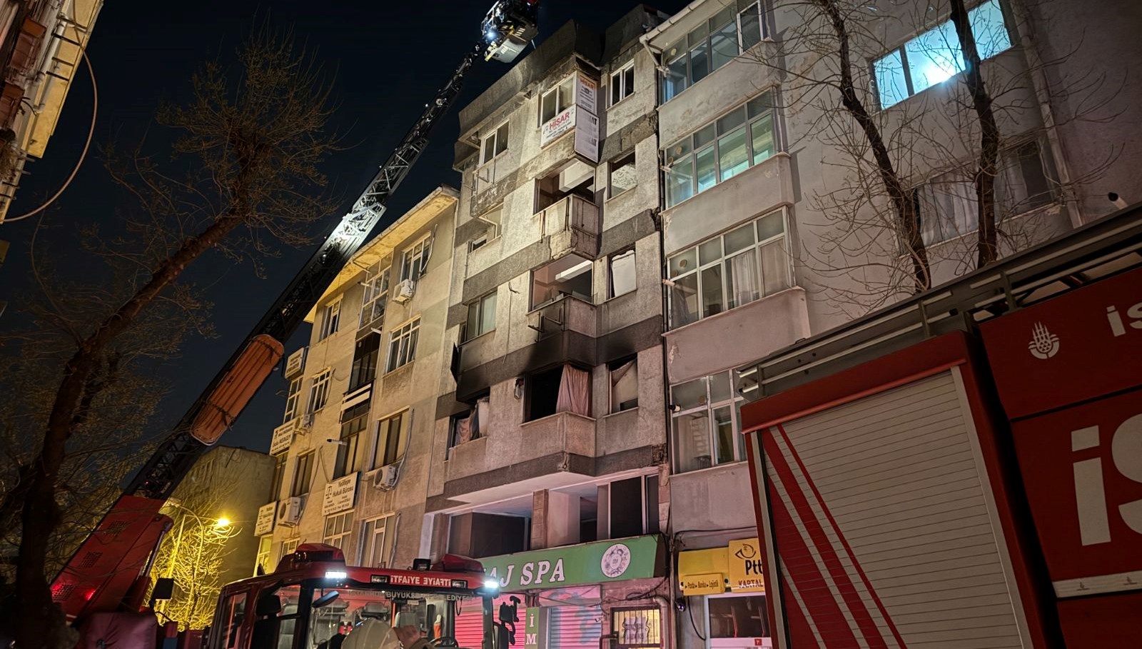 Kartal’da metruk bina yangını