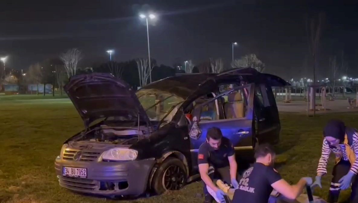 Maltepe’de hafif ticari araç takla attı: Yaralılar var