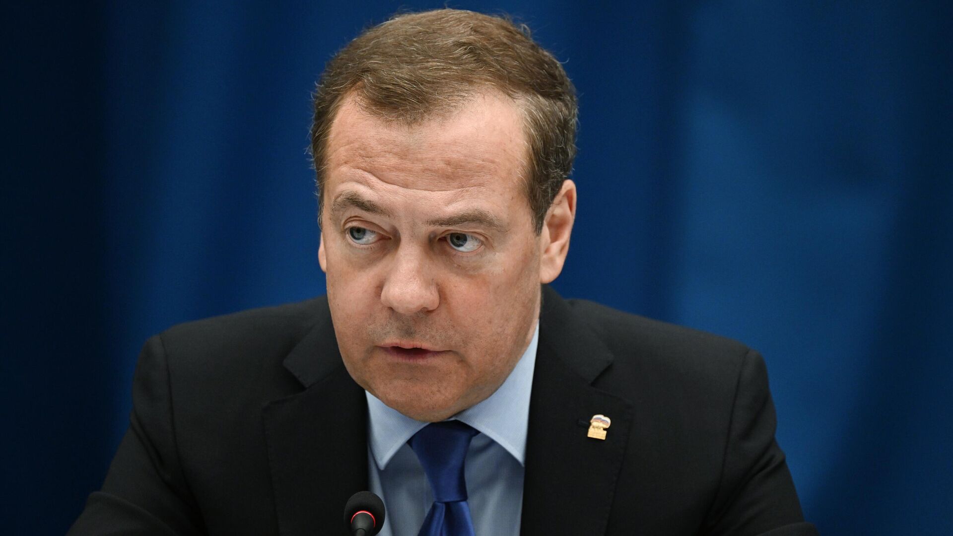 Medvedev: Zelenskiy, ABD ile nadir toprak elementleri anlaşmasını onaylarsa Maydan’da asılacak