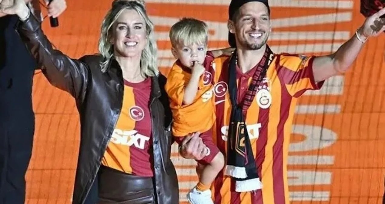 Mertens’in eşi protestoları paylaştı