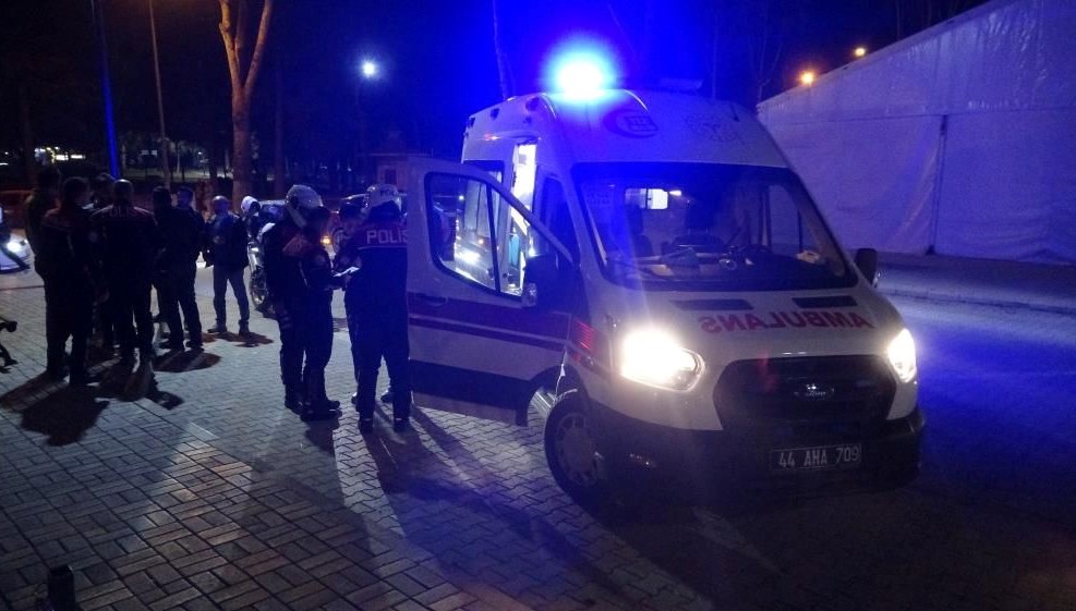Parkta iki küme silahlı arbedeye tutuştu