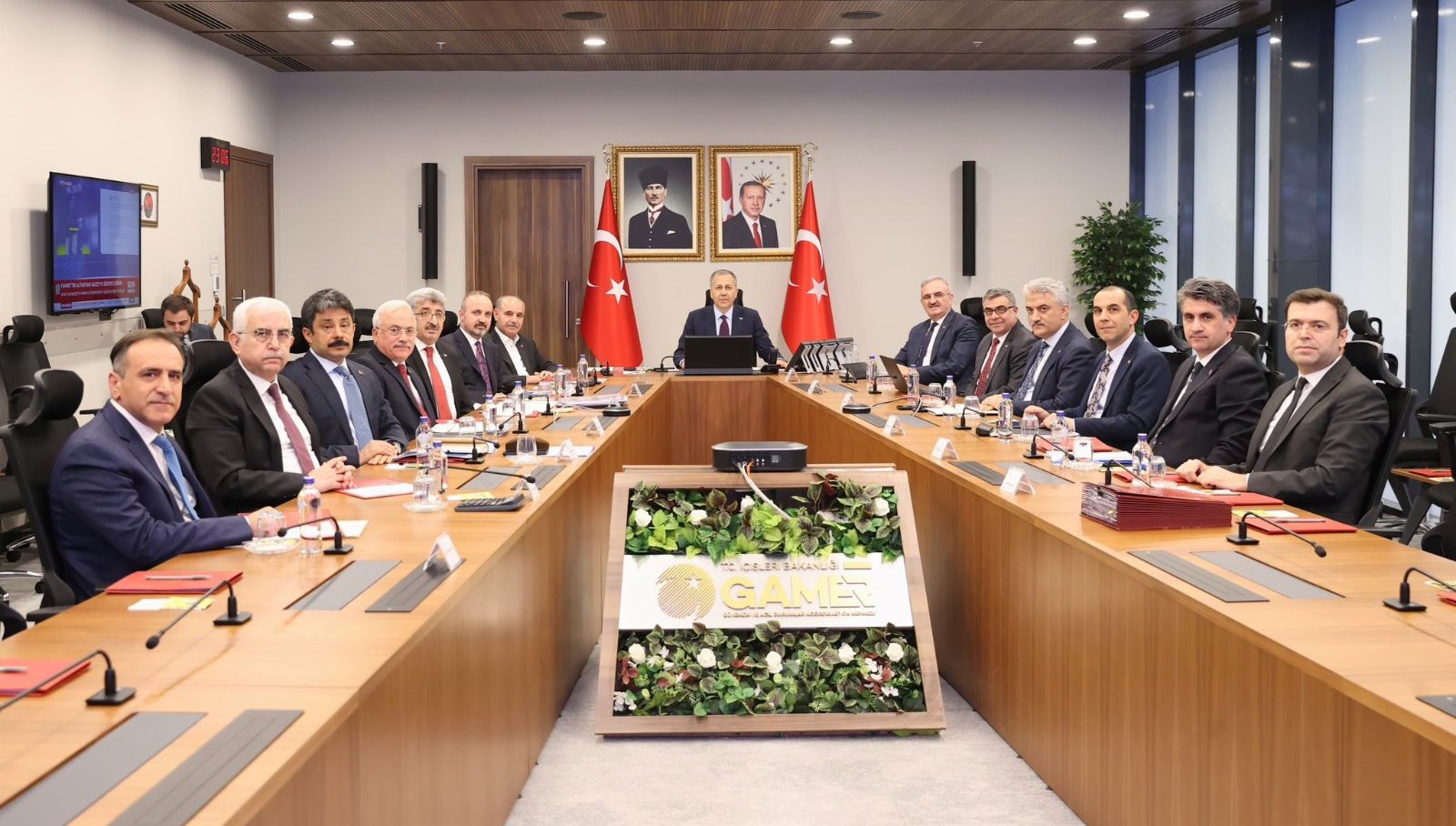 Sahipsiz sokak hayvanları: Bakan Yerlikaya 51 ilin valisiyle görüntü konferans gerçekleştirdi