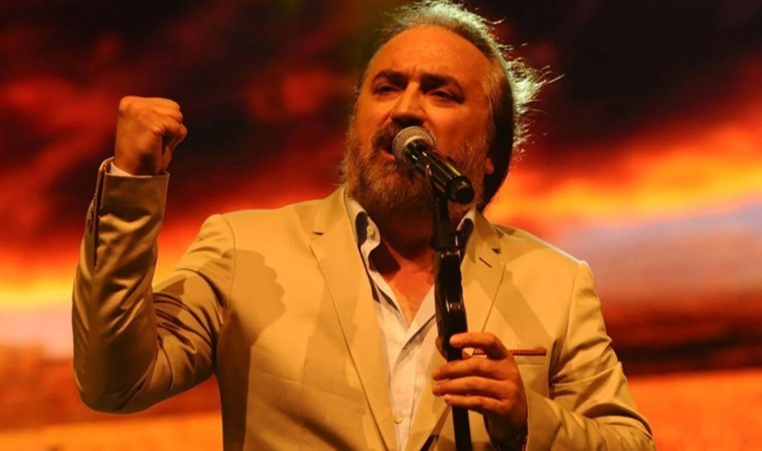 Sahnede fenalaşmıştı: Volkan Konak hayatını kaybetti
