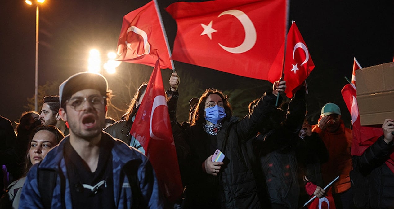 Türkiye İmamoğlu için ayakta!