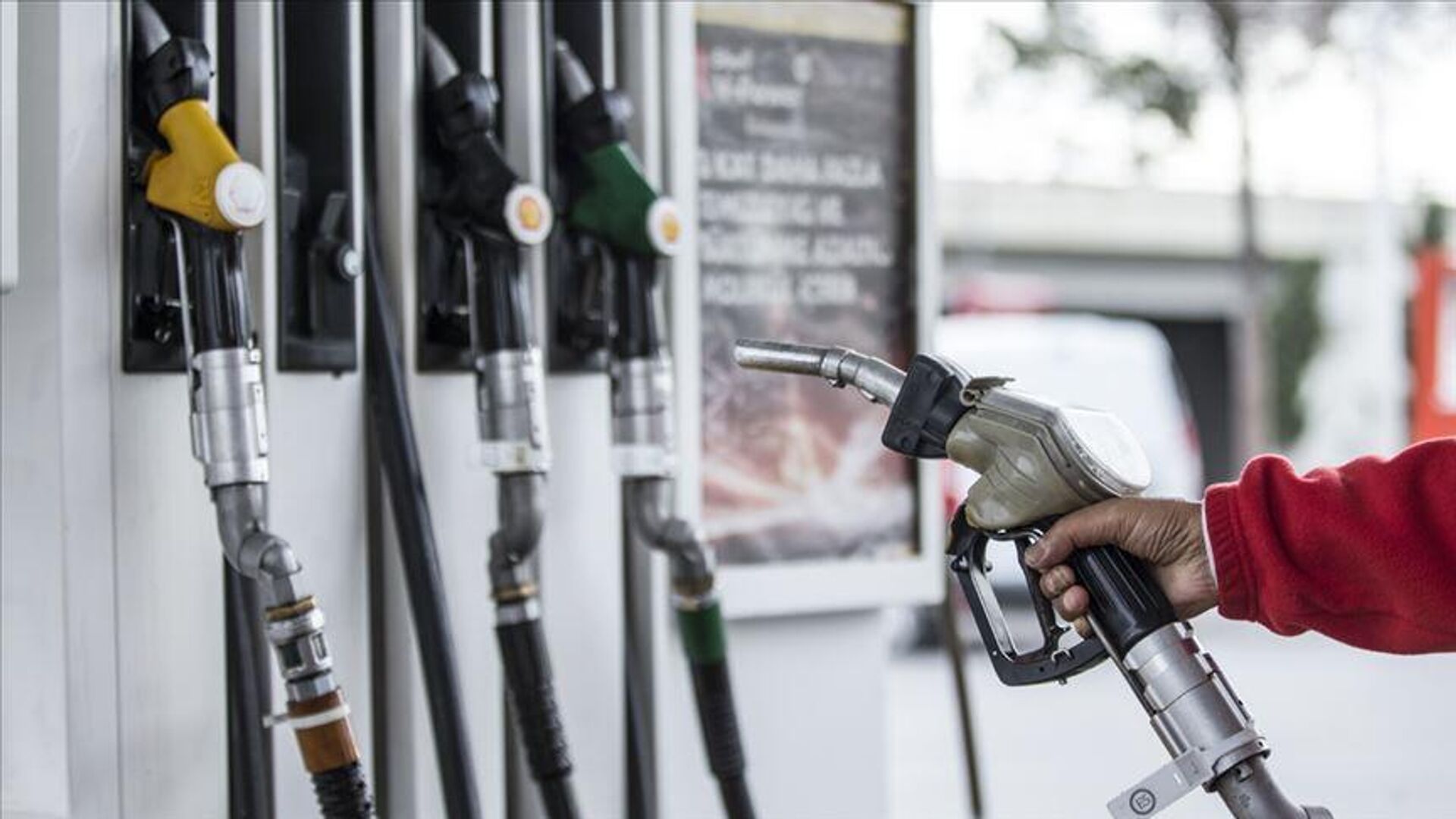 Akaryakıt fiyatları değişecek: Benzine zam, otogaza indirim geliyor