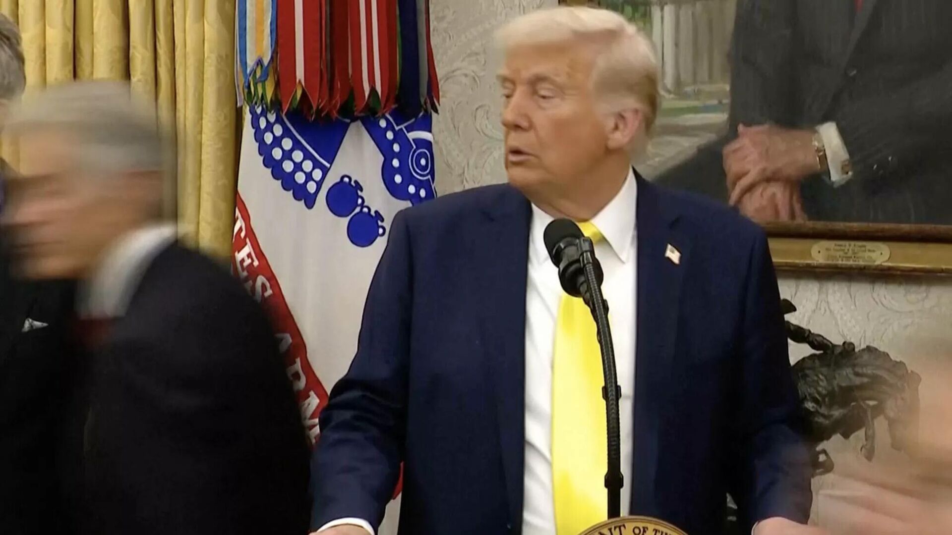 Beyaz Saray’da Mehmet Öz’ün torunu aniden bayıldı: Oval Ofis’te Trump şaşkına döndü