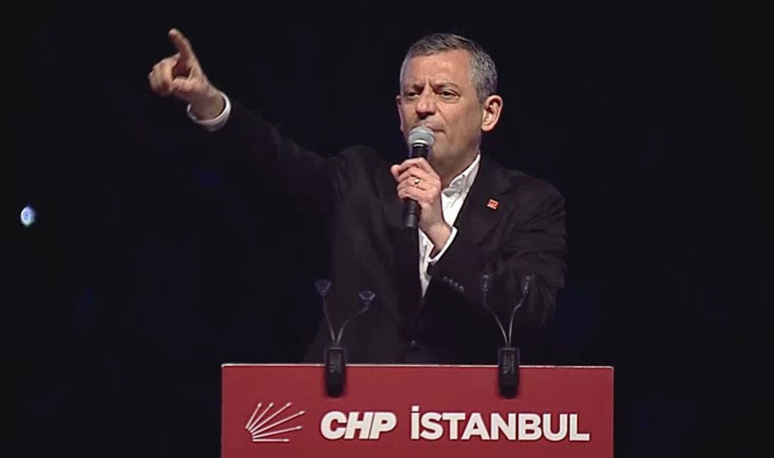 Beylikdüzü’nde ‘Millet İradesine Sahip Çıkıyor’ mitingi: CHP lideri Özgür Özel Devlet Bahçeli’ye çağrıda bulundu