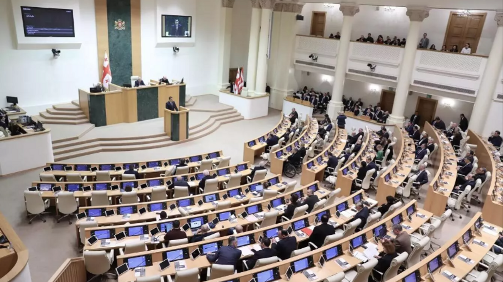 ‘LGBT yürüyüşlerinin’ ve ‘renkli öğelerin’ yasaklanmasını öngören yasa tasarısı Gürcistan Parlamentosu’na sunuldu