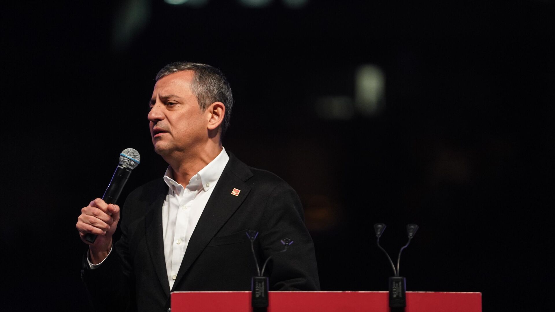 Özel, Beylikdüzü’nde düzenlenen mitingde konuştu: CHP’nin A planı da B planı da C planı da Z planı da Ekrem İmamoğlu’dur