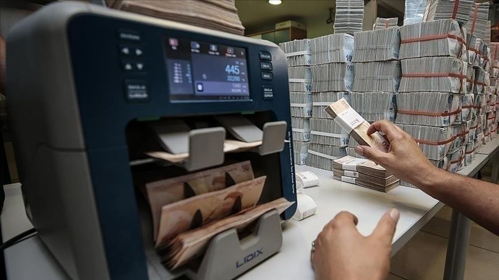 Resmi kurumlar bugün açık mı, ne zaman açılıyor? PTT, bankalar sağlık ocakları, noterler çalışıyor mu?