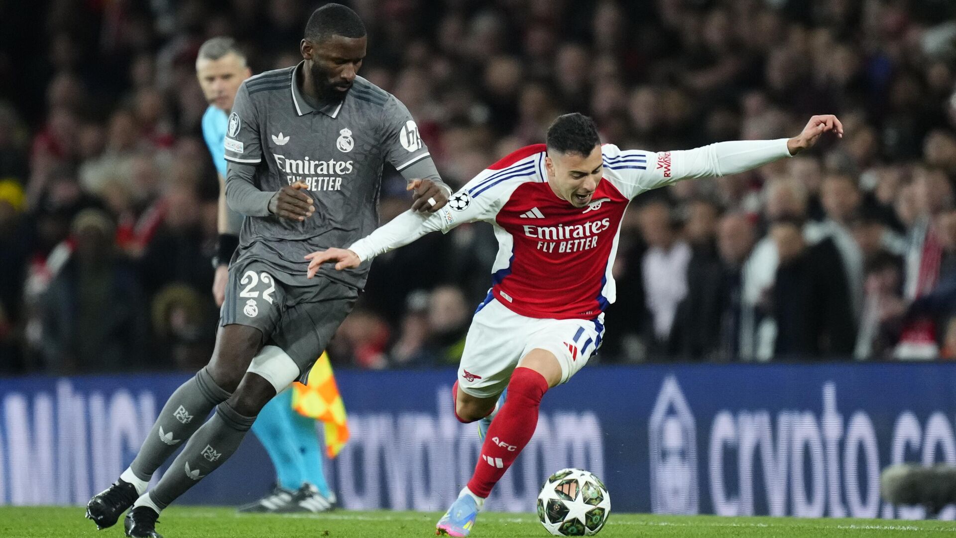 Şampiyonlar Ligi’nde gecenin sonuçları şaşırttı: Arsenal, Real Madrid’i 3-0 yendi, Inter ise Almanya’da kazandı