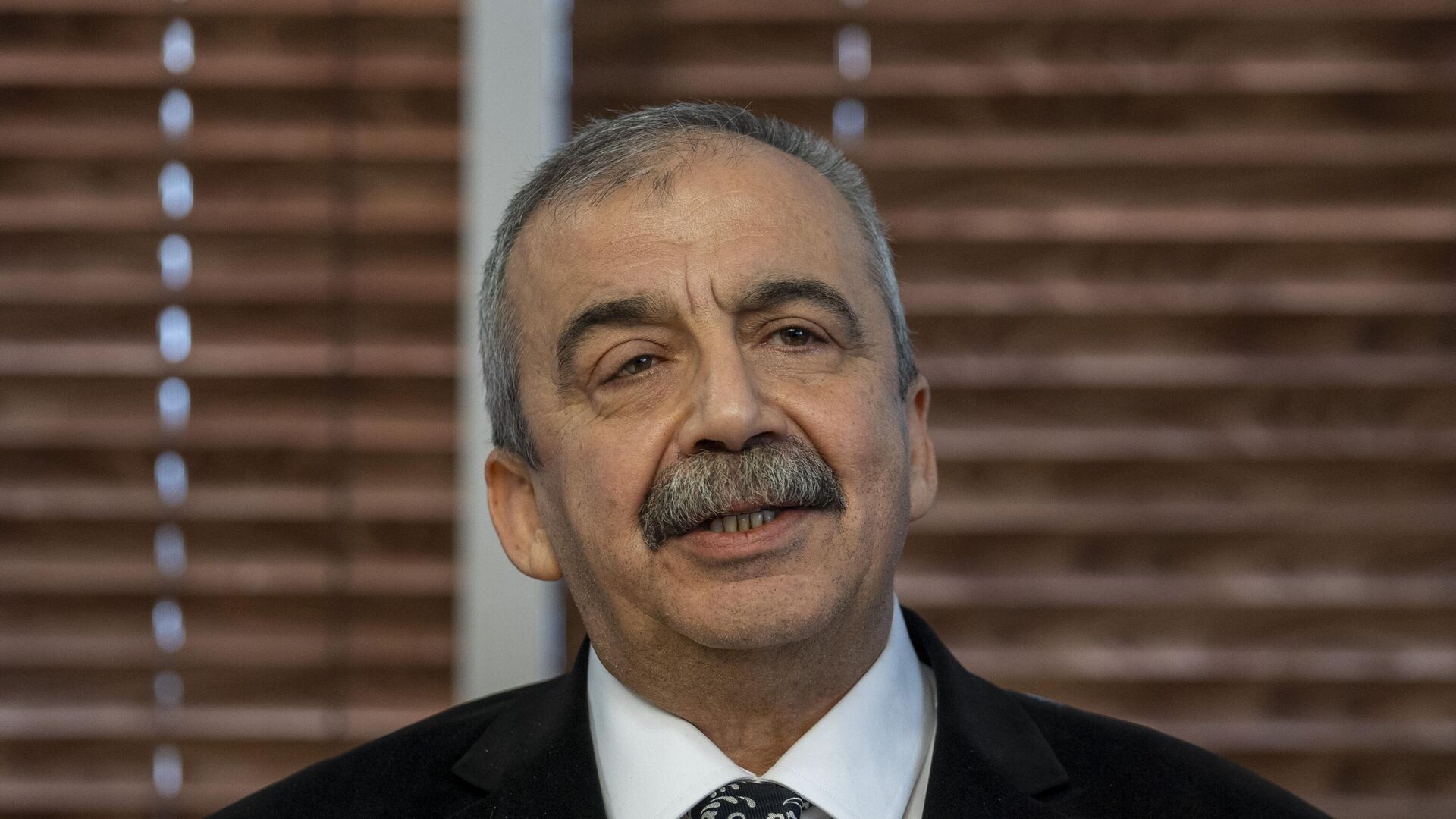 Sırrı Süreyya Önder’in sağlık durumuna ilişkin kardeşinden açıklama geldi: ‘Ümitliyiz, bekliyoruz’
