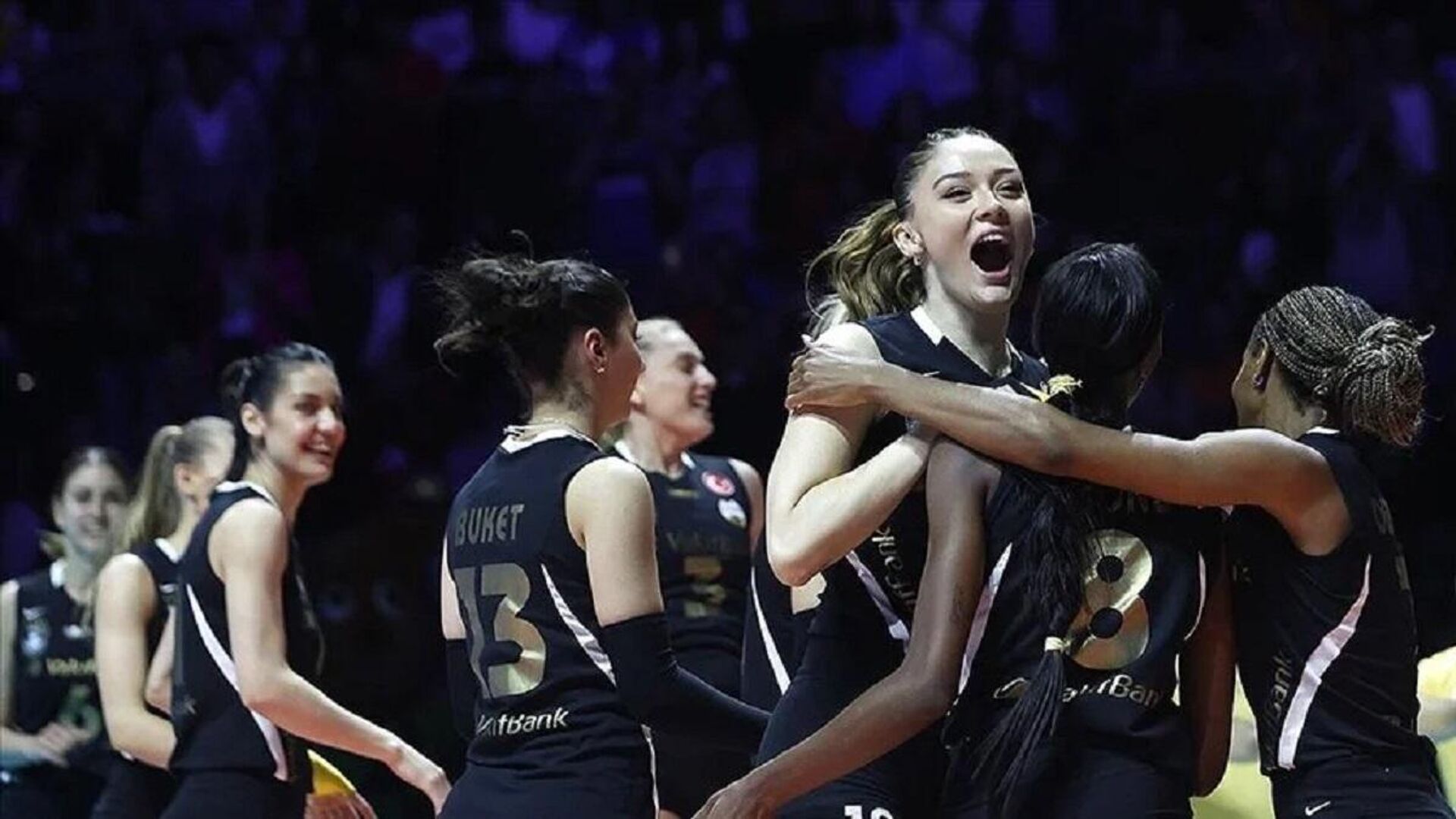 Sultanlar Ligi’nde şampiyon VakıfBank oldu: Sarı-siyahlı ekip 14. kez kupayı kazandı