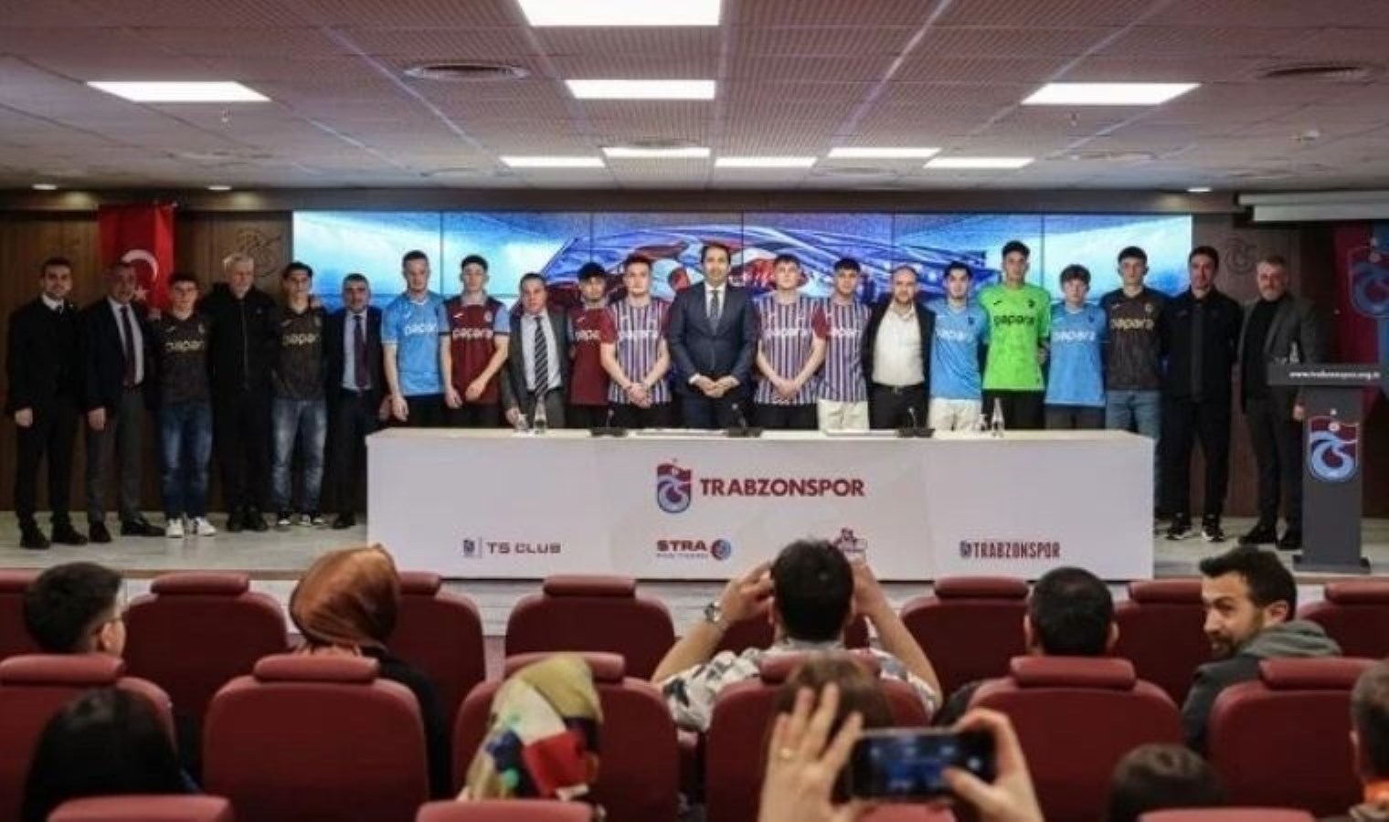 Trabzonspor’dan 13 yeni imza