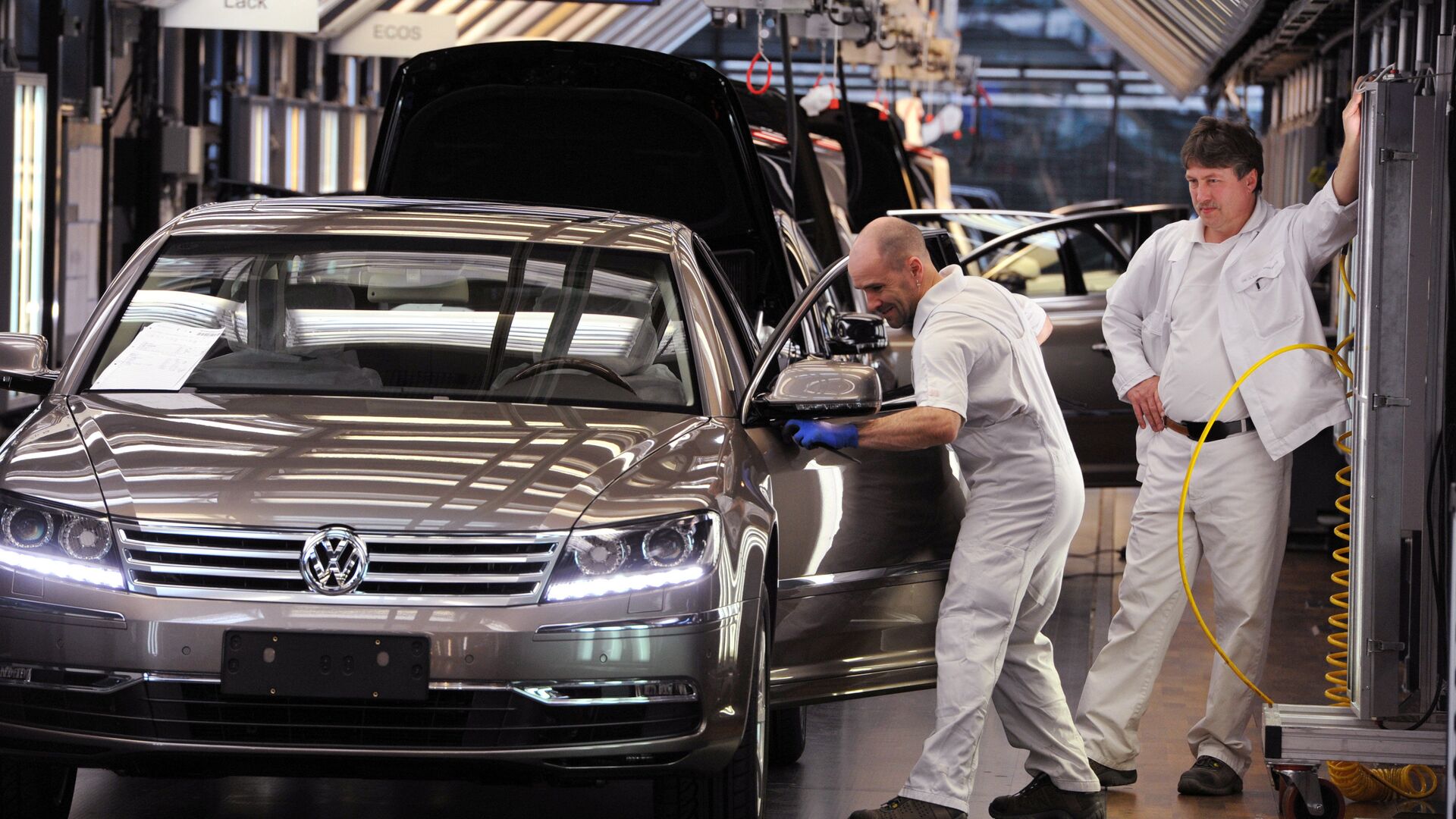 Trump’ın tarifeleri küresel ekonomiyi sarsıyor: Dev Alman markası Volkswagen Grubu ABD’ye teslimatı durdurdu