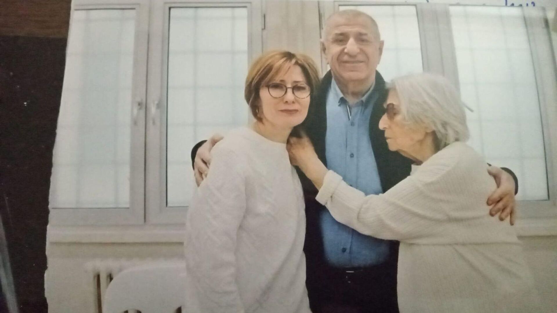 Ümit Özdağ, Silivri’deki hücresinin çizimini paylaştı