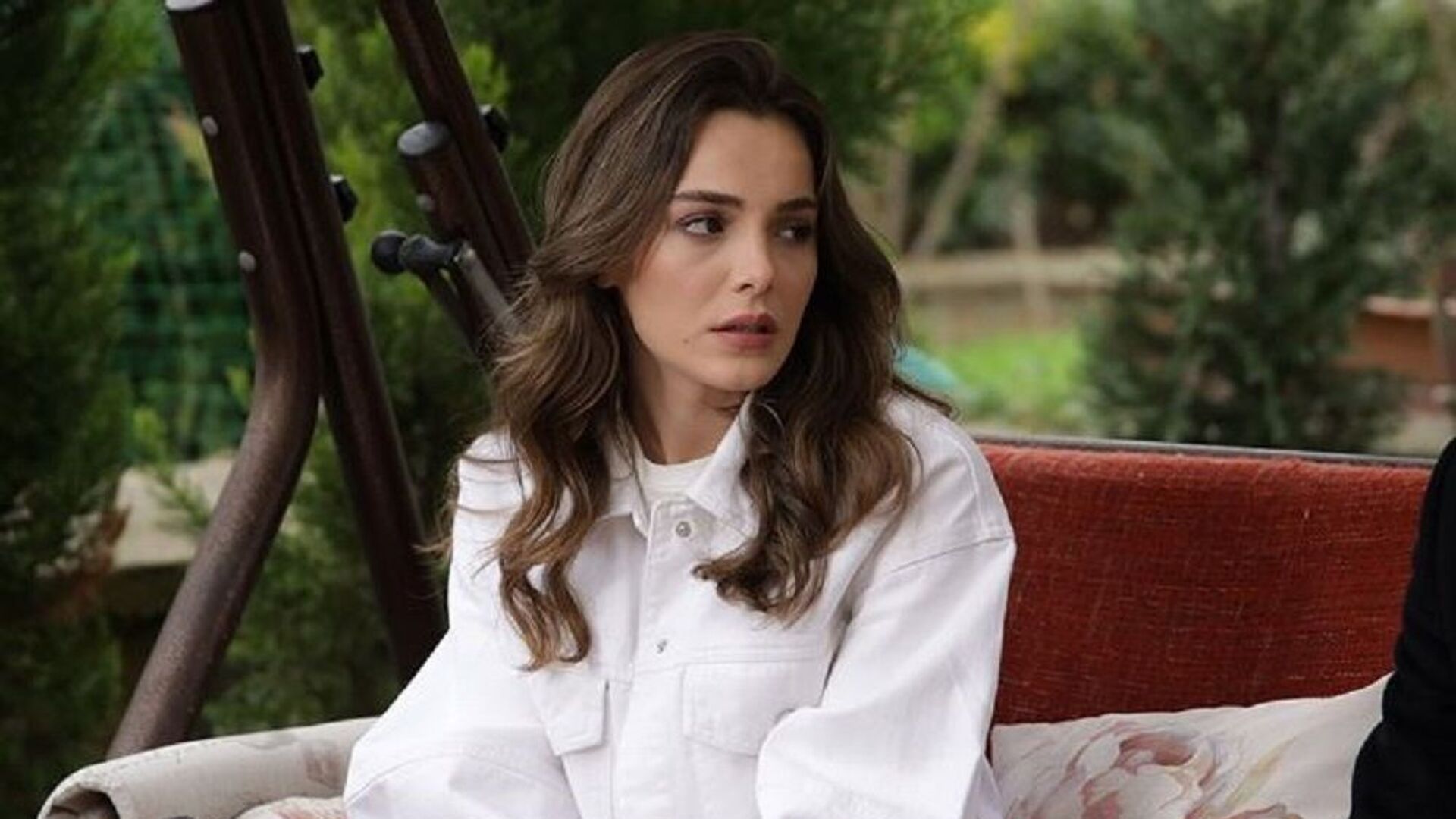 Ünlü oyuncu Hafsanur Sancaktutan dolandırıcılara isyan etti: ‘Aklını yitirmiş kötü niyetli kişiler’