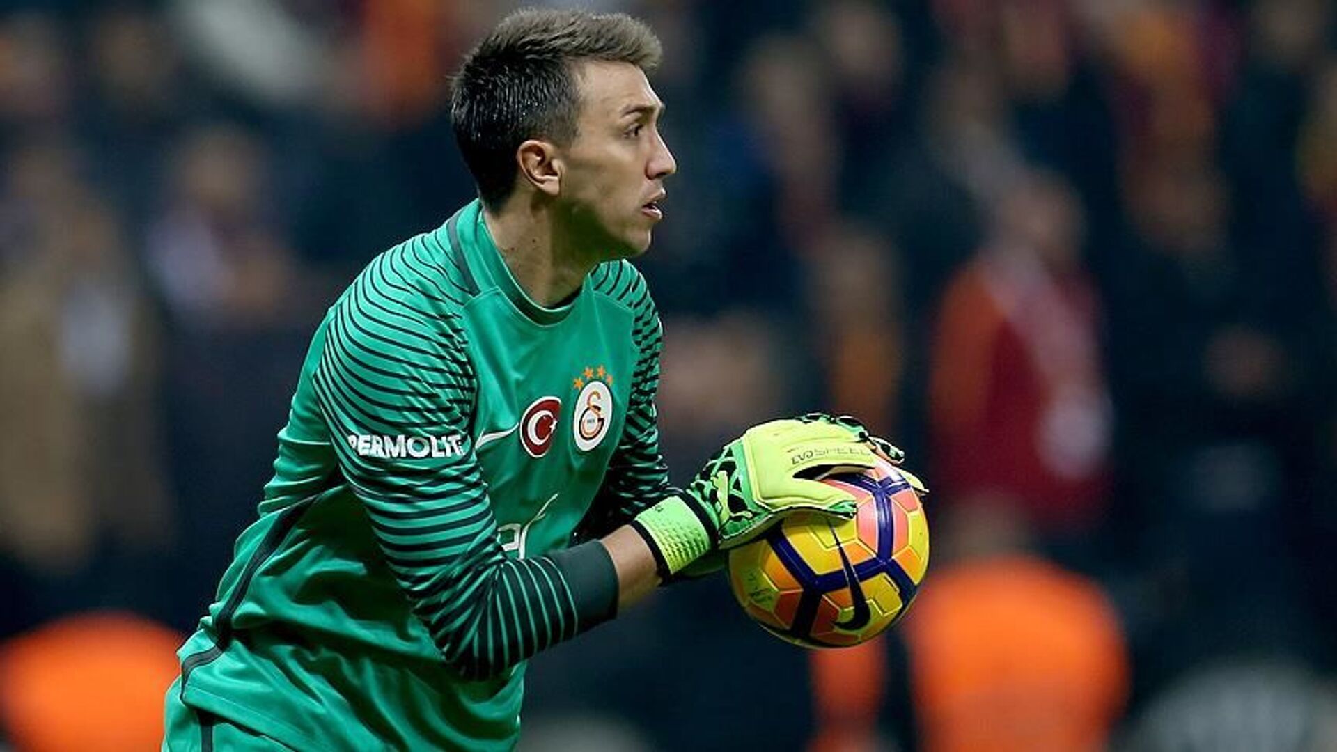 14 yıllık efsane maceranın sonu, Fernando Muslera Galatasaray’a göz yaşları içinde veda etti: ‘Son bir maça çıkacağım’