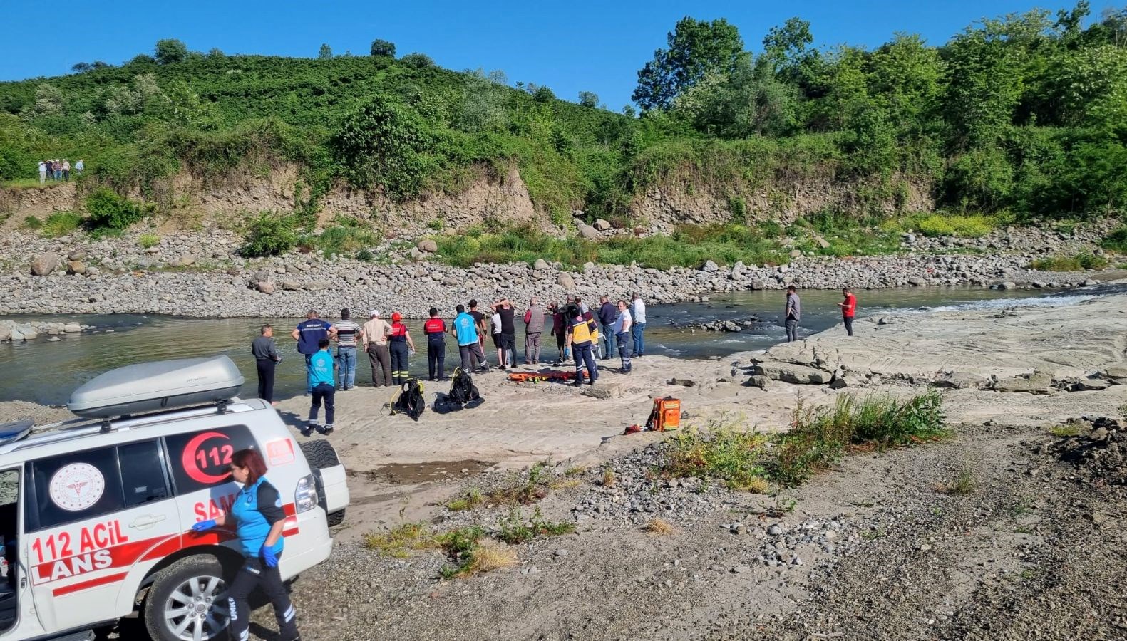 Astsubay serinlemek için girdiği ırmakta boğuldu
