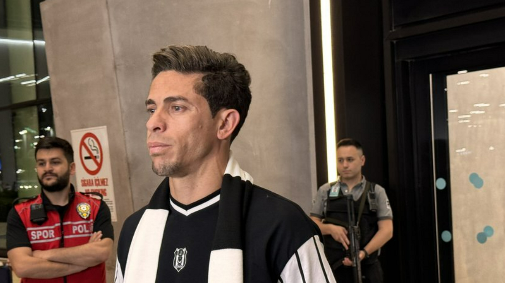 Beşiktaşlı futbolcu Gabriel Paulista’nın maç sırasında dişi kırıldı