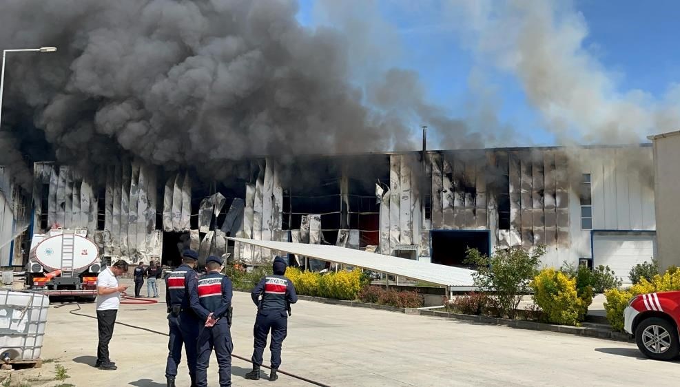 Çerkezköy’de fabrika yangını kontrol altına alındı
