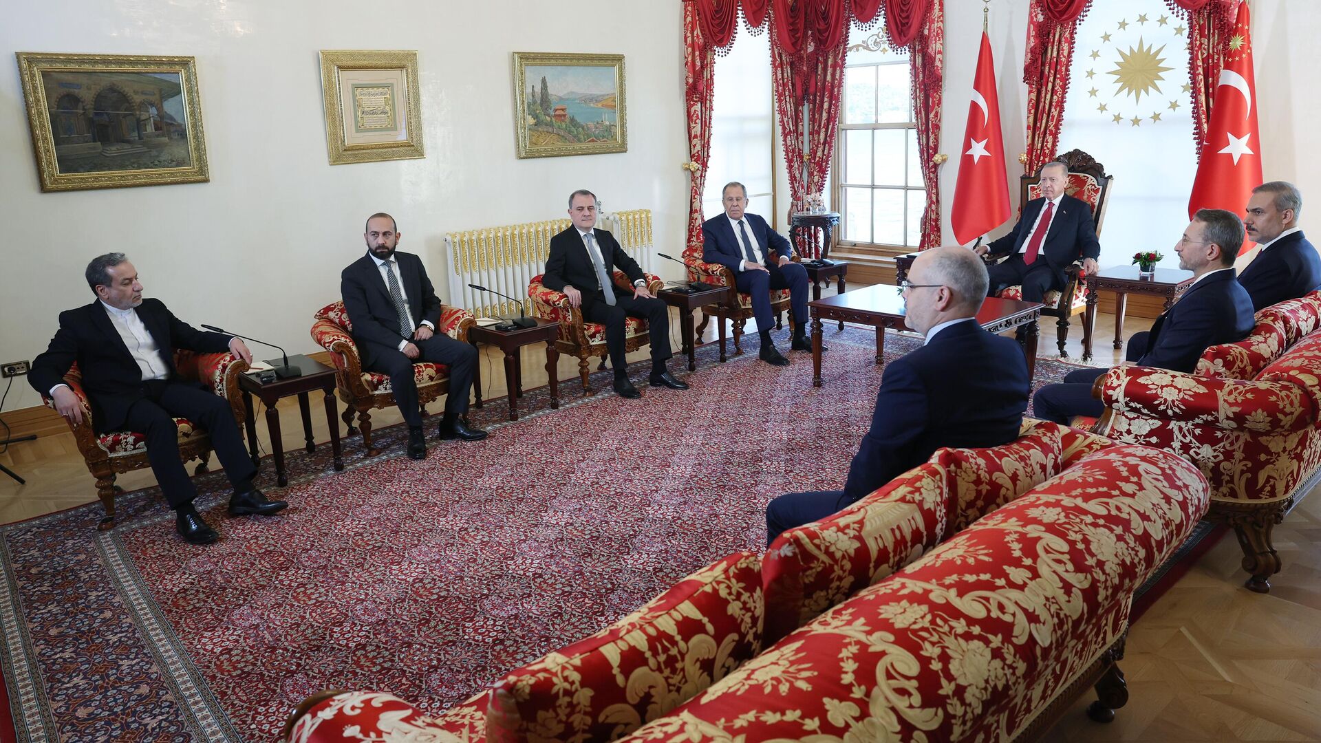 Dışişleri Bakanı Fidan, İranlı mevkidaşı Arakçi ile nükleer müzakereleri görüştü