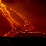 etna-yanardagi-yeniden-harekete-gecti-sicilyada-lav-ve-kul-alarmi-4-ROsJiUH5.jpg