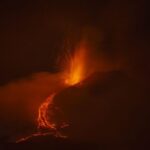 etna-yanardagi-yeniden-harekete-gecti-sicilyada-lav-ve-kul-alarmi-5-pIzEWE5z.jpg