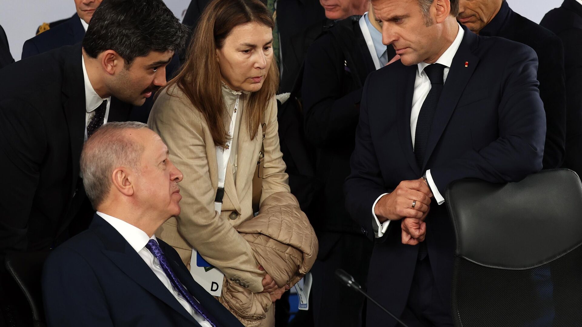 Fransız siyasetçi Philippot, Macron’un Erdoğan ile konuşurken aşağılandığını dile getirdi: ‘Macron küçük bir çocuk gibi’