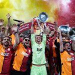 galatasaray-rams-parkta-kupa-kaldirdi-0-KVh8CiHh.jpg