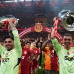 galatasaray-rams-parkta-kupa-kaldirdi-6-Eex6y3ku.jpg