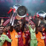 galatasaray-rams-parkta-kupa-kaldirdi-7-5ij4JQ1Z.jpg