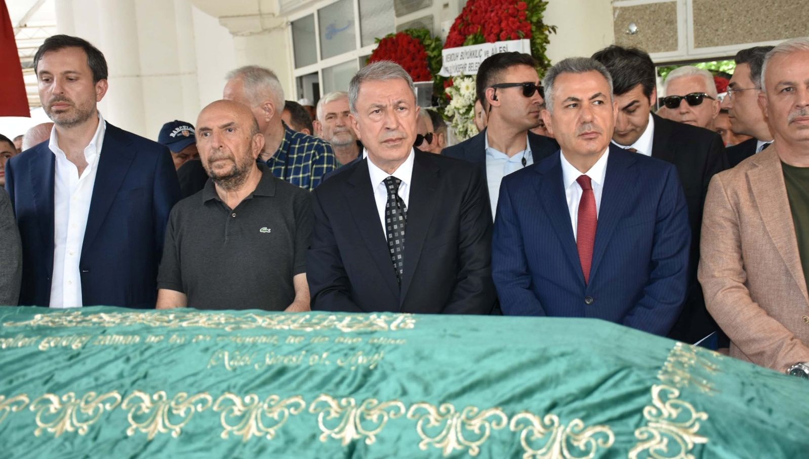 Hulusi Akar’ın acı günü: Kayınvalidesinin cenaze törenine katıldı