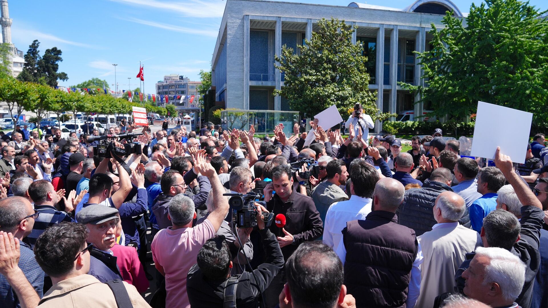 İstanbullular dikkat: Yarın özel halk otobüsleri kontak kapatacak