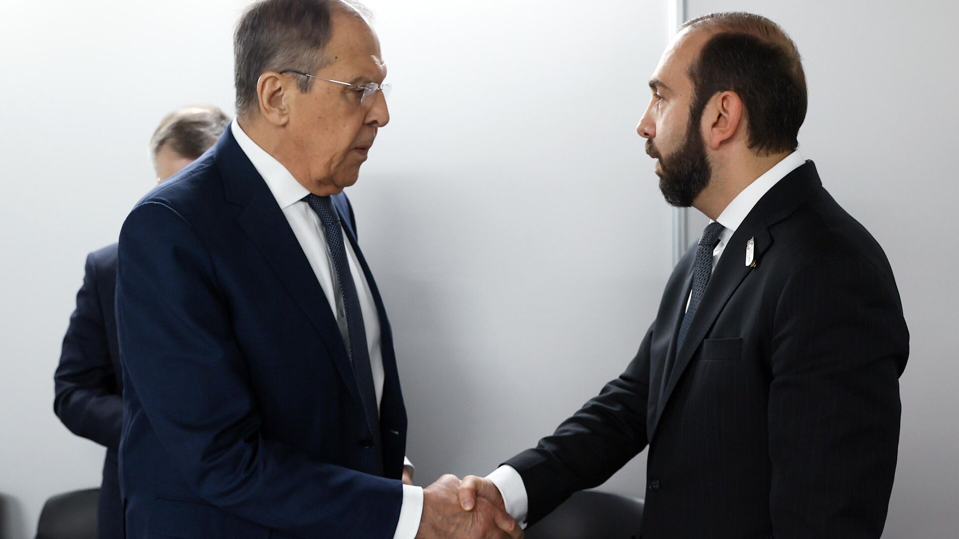 Lavrov, Ermeni mevkidaşı ile Erivan ve Bakü arasındaki ilişkilerin normalleştirilmesini görüştü