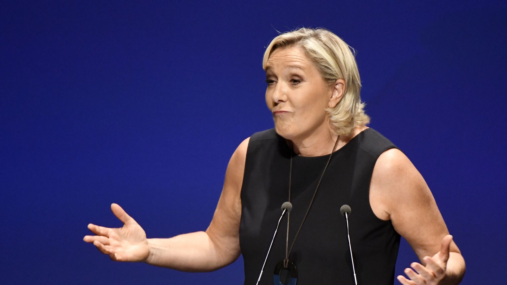 Le Pen’den korkutan uyarı: ‘Macron’un eylemleri savaş hazırlığına benziyor’