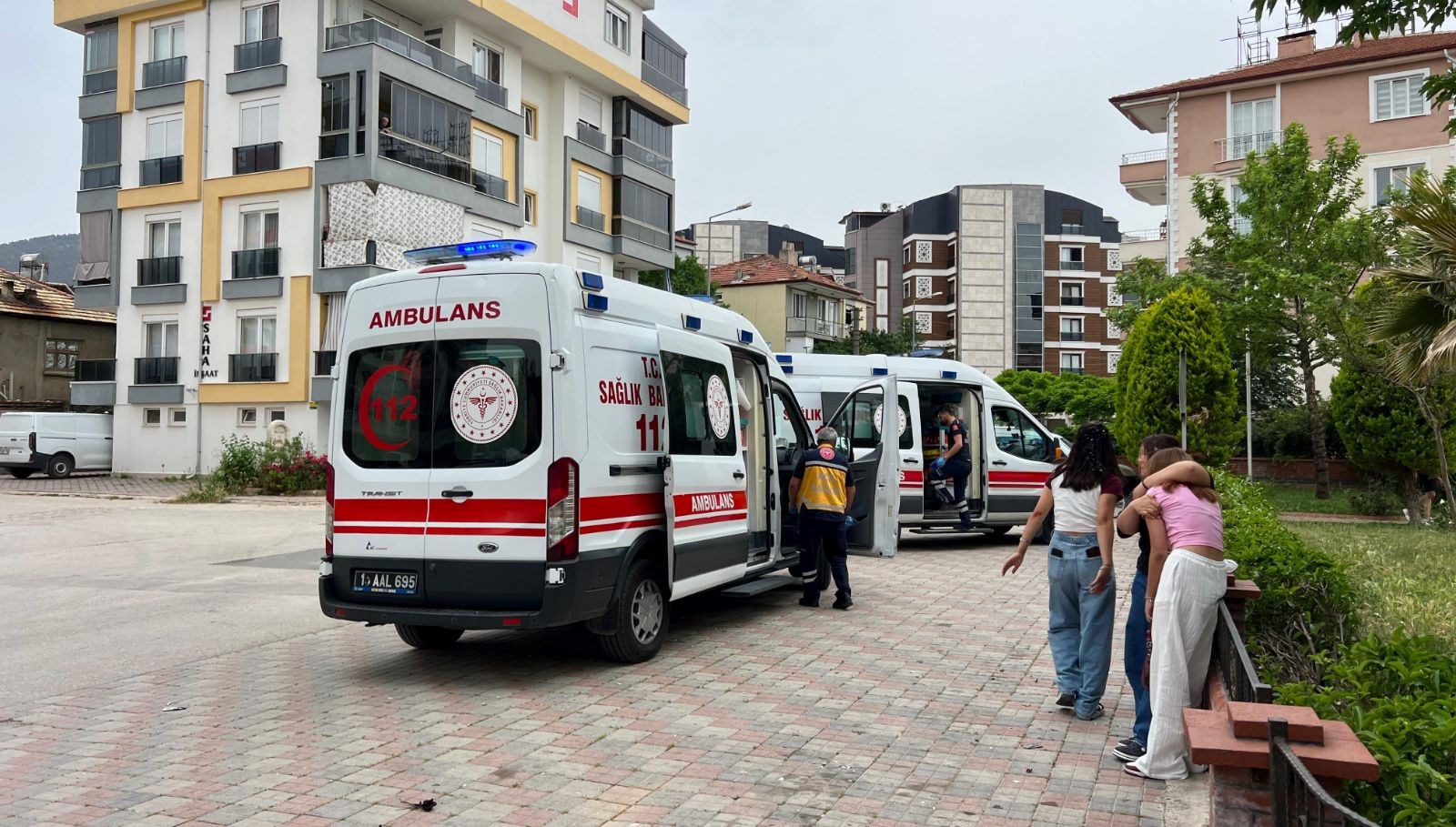 Liseli kızların sosyal medya kavgası: 2 kişi bıçaklandı