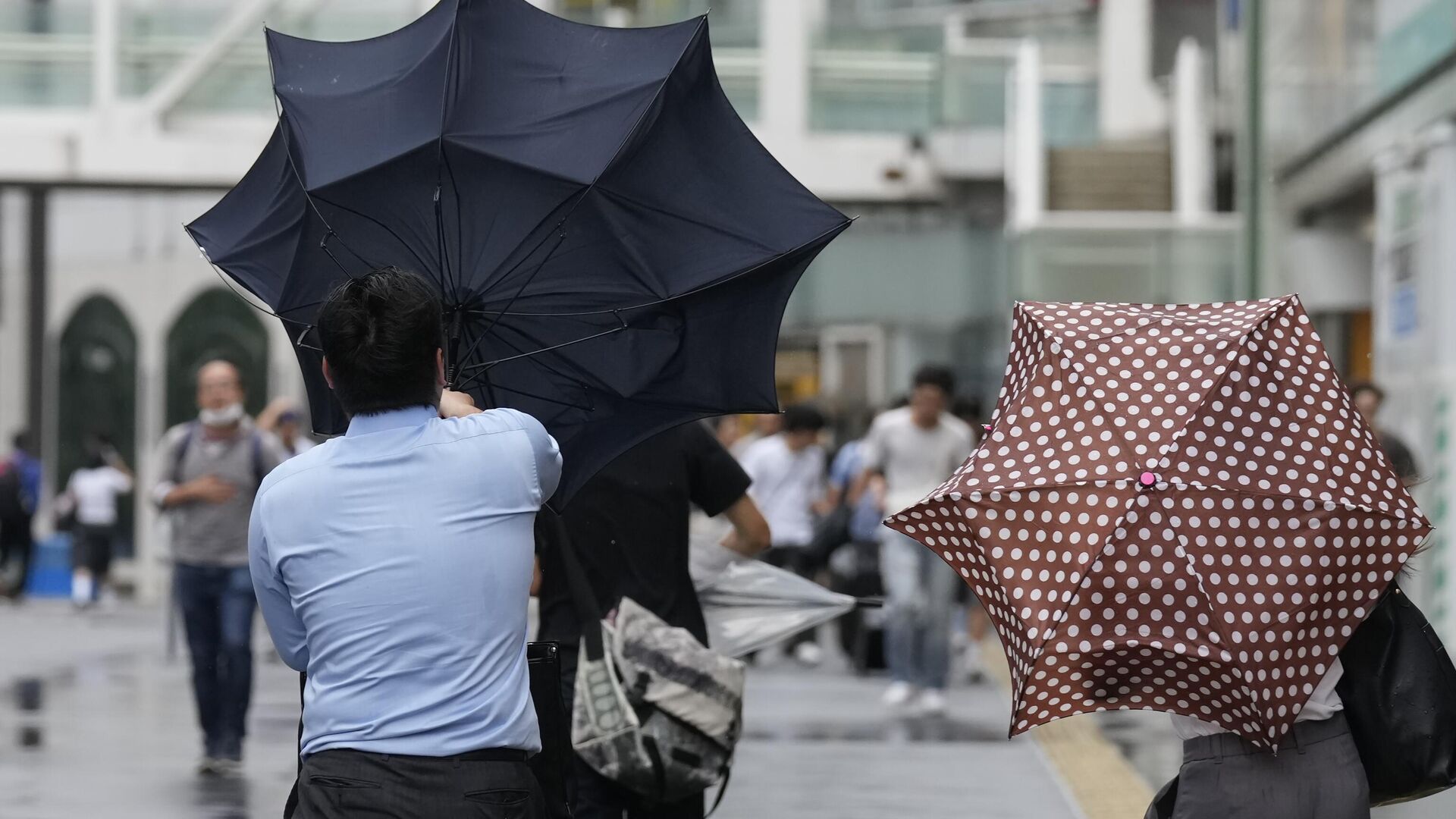 Meteoroloji saat verdi: İstanbul dahil sağanak yağış bekleniyor, rüzgar fırtına olarak esecek
