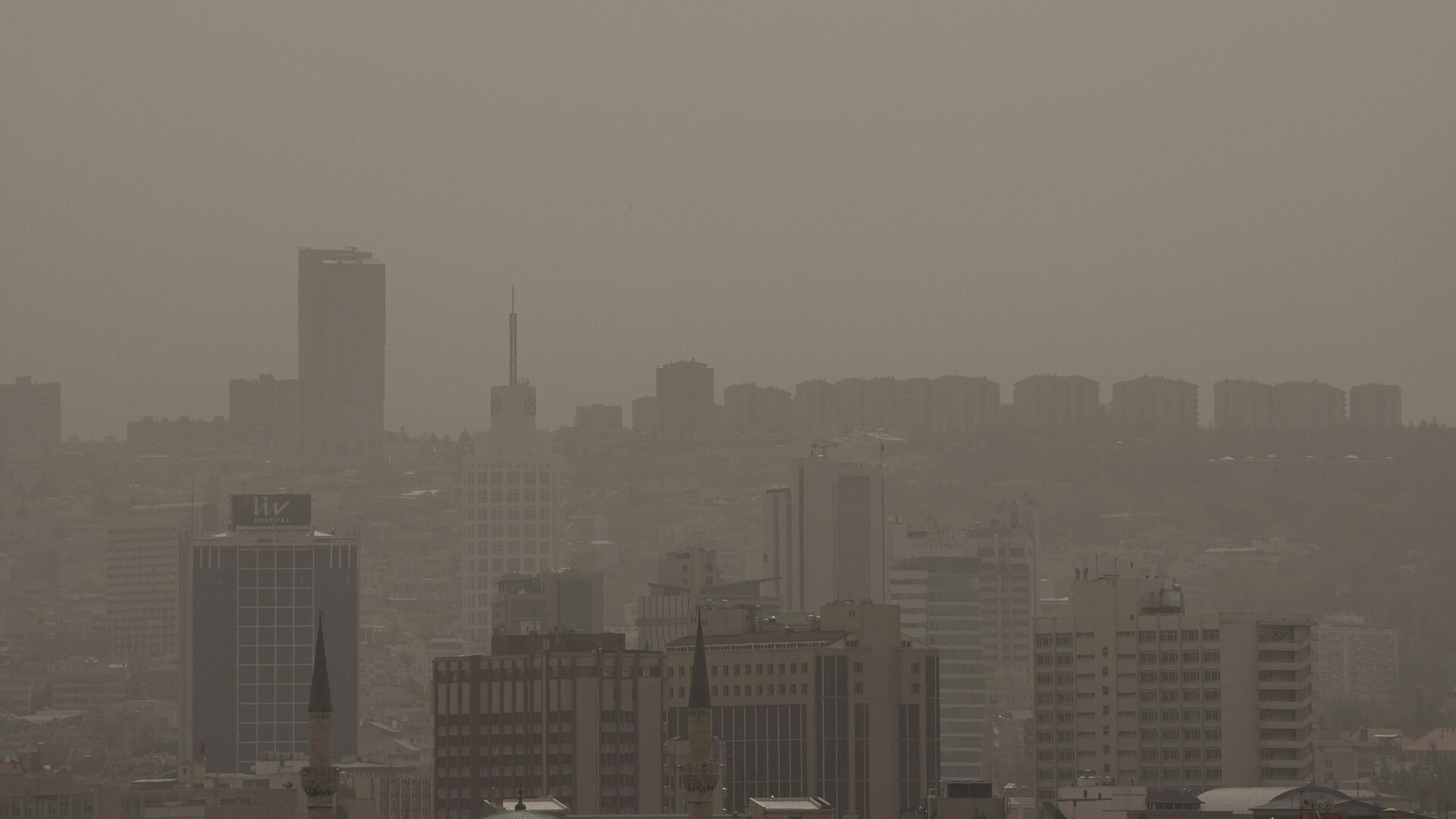 Meteoroloji’den 5 bölge için toz taşınımı alarmı: Sağanak yağış ve kuvvetli rüzgar için saat verildi