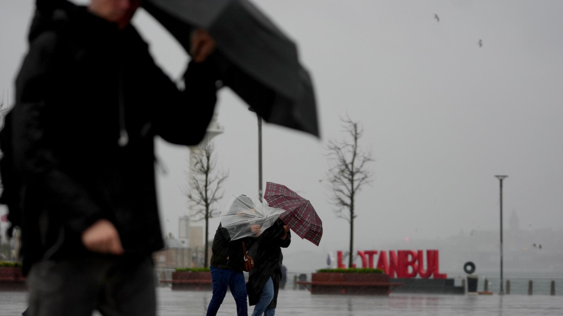 Meteoroloji’den üçlü uyarı: Kuvvetli yağış, rüzgar ve toz taşınımı etkili oluyor