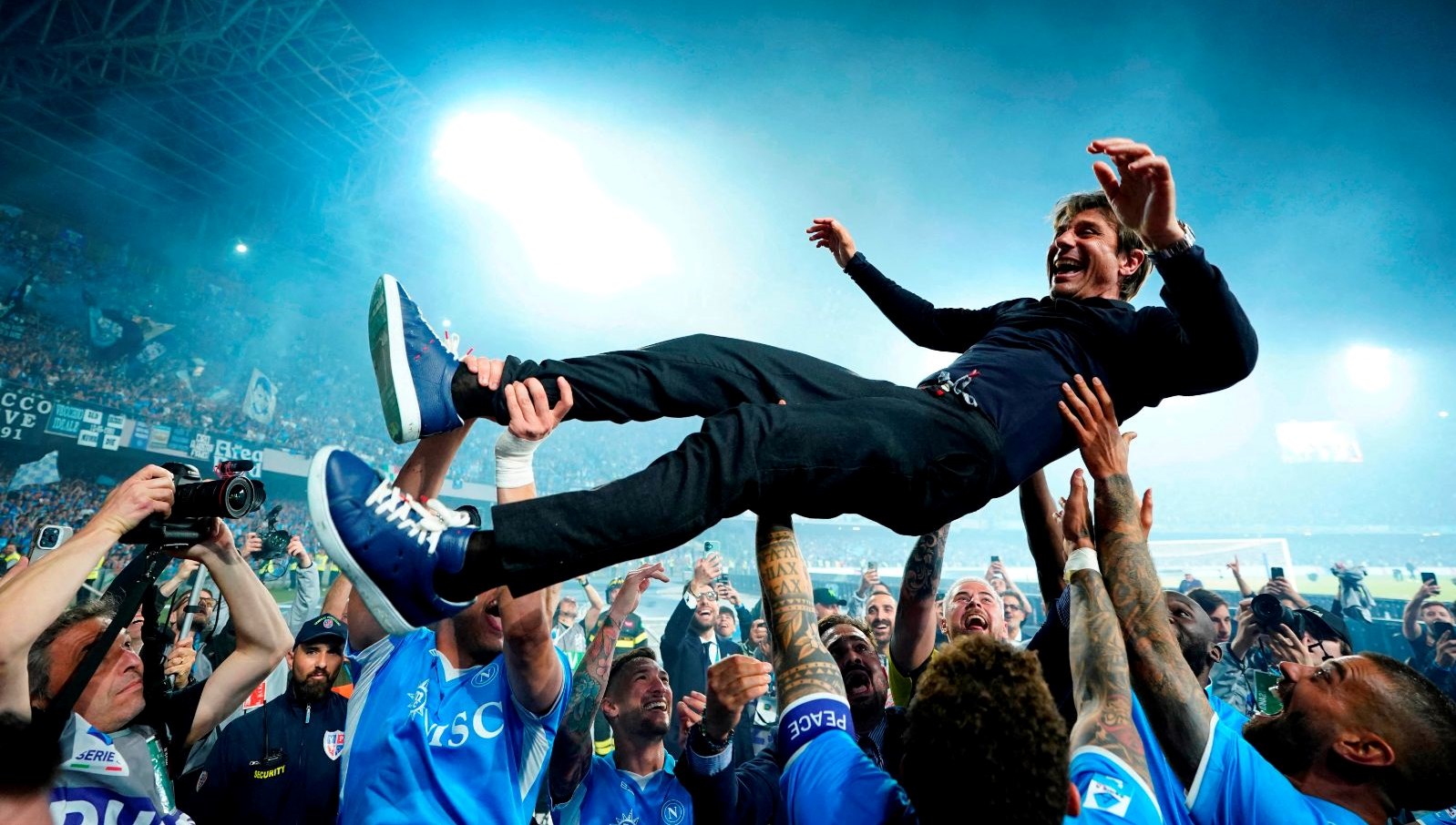 Napoli’de merak edilen soru yanıt buldu: Conte kalacak mı?