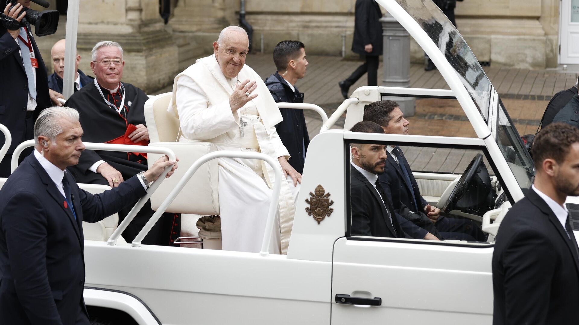 Papa Francis’in arabası sağlık kliniği oluyor