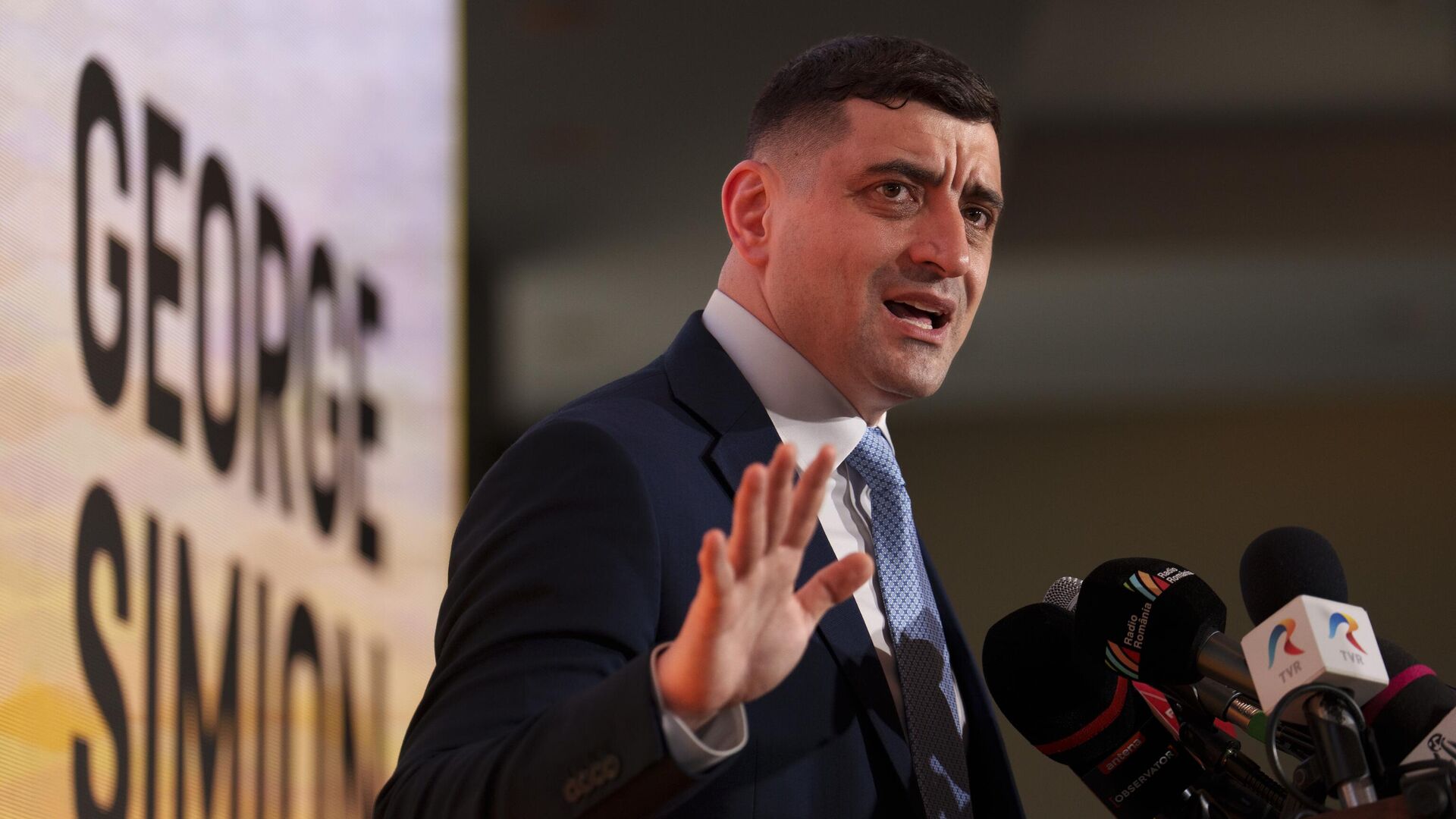 ‘Romanya’yı yeniden büyük yapmak’ isteyen George Simion ülkesinin MAGA başkanı mı olacak?