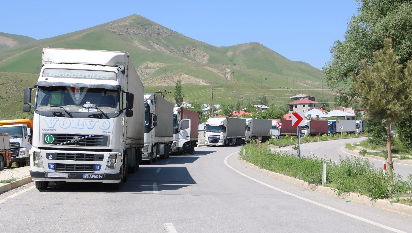 Türkiye-İran sınırında 3 kilometrelik TIR kuyruğu